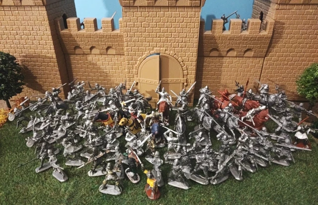 Gros Lot De Petits Soldats Et Chevaliers Du Moyen Âge - Toutes Marques