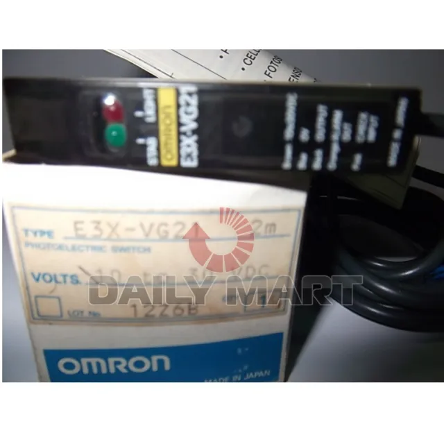 OMRON Photoelectric Switch E3X-VG21 E3XVG21 New in Box NIB Free Ship
