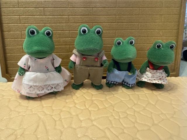 SYLVANIAN FAMILIES - Bullrush Frog Family Figures - Calico Critters £78 ...