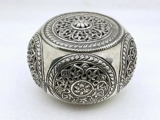 Antique Indian betel box or incense box Indian Raj silver 900 repoussé