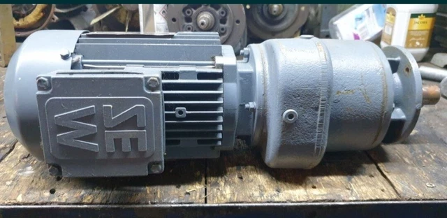 Motoréducteur Coudre 220 tr/min avec moteur 0,55 kW /#8 1T6V 0075
