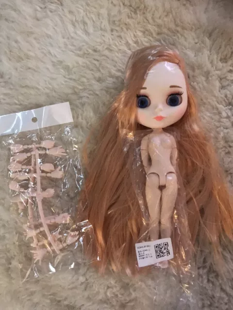 Factory Blythe Doll Free Hands Set