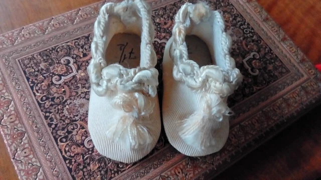 Chaussures pour poupees anciennes blanches taille 7,tissu ottoman blanc