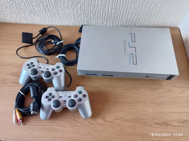 Sony PlayStation 2 PS2 Silver Console with 2 silver pads * Full Working Order *