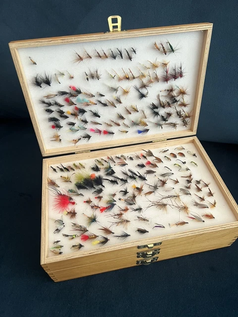 Collection De 250 Mouches De Pêche - Humides Et Sèches, Dans étui Plastique 2 Niveaux