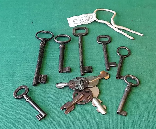 Lotto 11 Antiche Vecchie Chiavi D'epoca In Ferro, Old Keys Vintage. Bt21