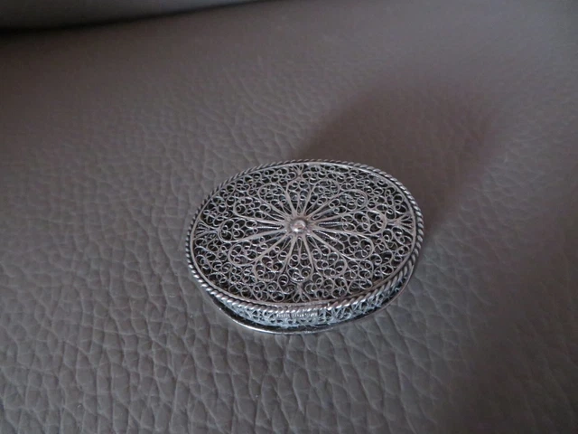ancienne boite à pilule en argent étranger (16gr)