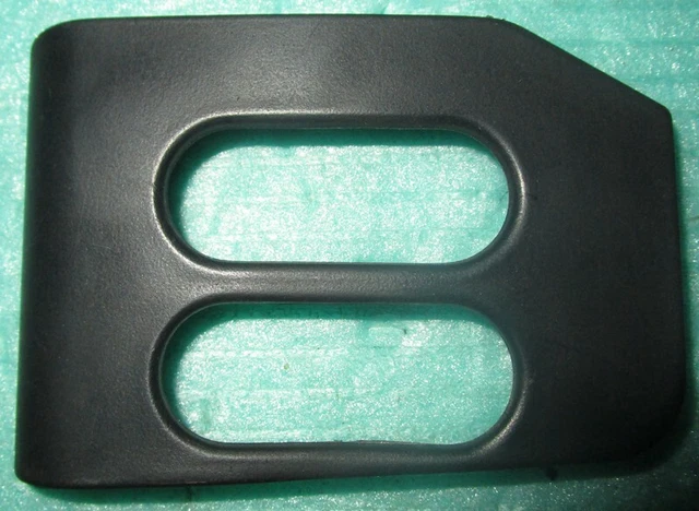 Entourage Ou Enjoliveur De Loquet Intérieur De Porte Pour Peugeot 306 - Pièce D'occasion
