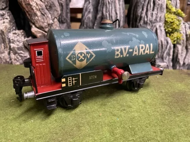 Märklin Spur 0 Kesselwagen Aral mit Bremserhäuschen