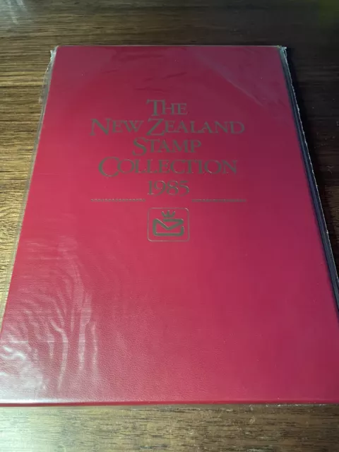 1985 The New Zealand Annual Stamp Collection Year Book - Mint Never Hinged -