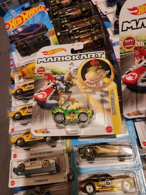 Hot Wheels 1:64 Mario Kart - Bowser in Standard Kart with Bowser Kite –  Square Imports