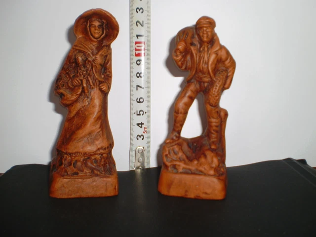 2 Anciennes Statuette figurines - Terre Cuite Signe Lascour - couple paysans  -