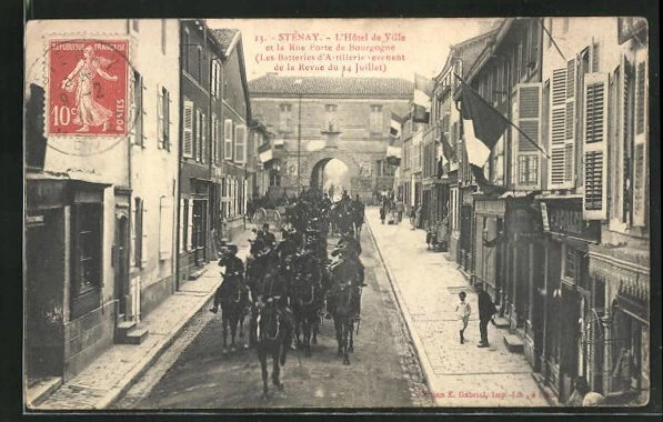 CPA Stenay, L´Hotel de Ville et la Rue Porte-de-Bourgogne 1911