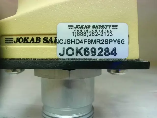 Jokab Safety NCJSHD4F8MR2SPY6G Dispositivo di abilitazione a tre posizioni - Nuovo senza scatola