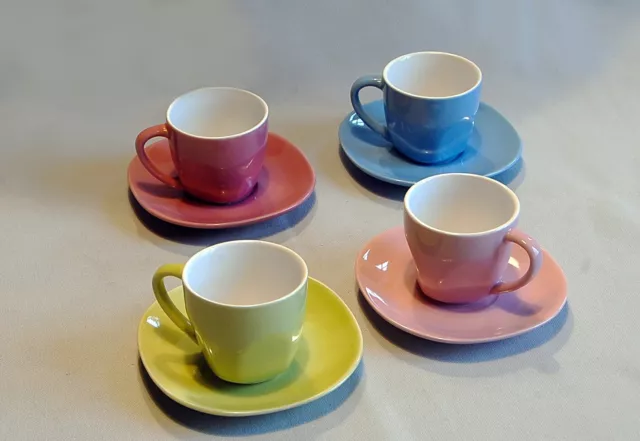 Tasses à café de couleur et soucoupes vintage (Ensemble de 4).