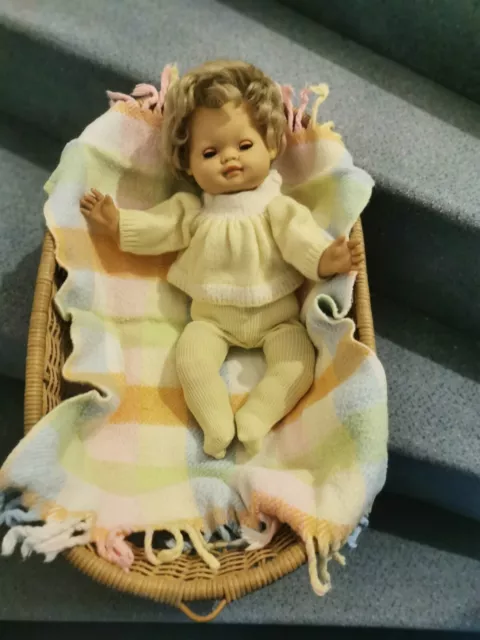 Baby – Puppe 44 cm mit Schlafaugen