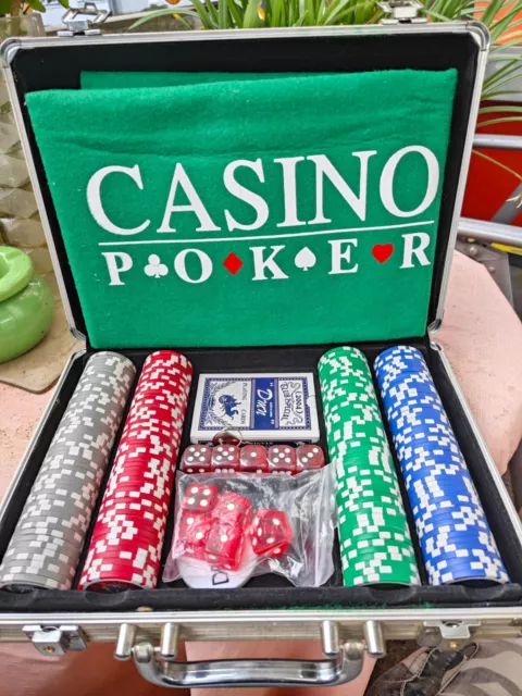 Poker Chips im Metallkoffer 1 - 2 mal benutzt mit Schlüssel über 3 Kg schwer