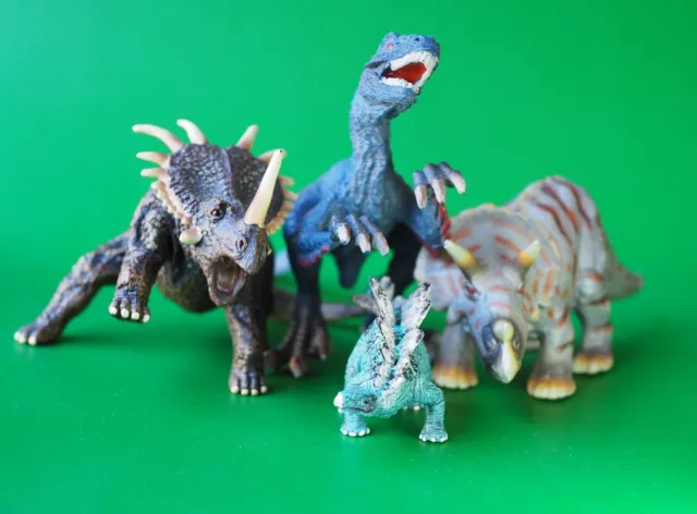 Schleich Dinosaurs x 3= Stegosaurus / Triceratops / Velociraptor + Collecta x 1