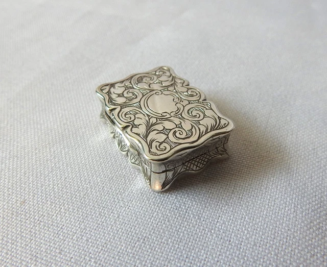Victorian Silver Vinaigrette Gold Gilt interior by Edward Smith Birmingham 1848