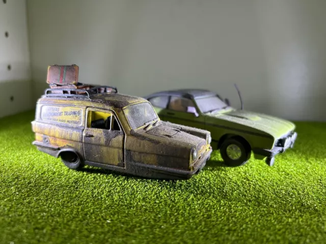 Corgi  Only Fools & Horses, Del Boy's Reliant Regal & Ford Capri MKII Weathered