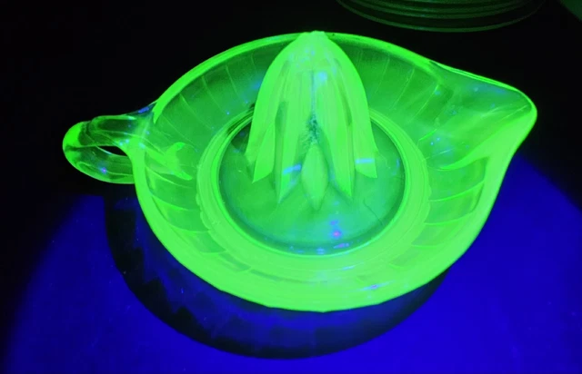 Green Depression Glass Reamer 8" Uranium Citrus Squeezer Lemon Juicer Green Depression Glass Reamer 8" Uranium Citrus Squeezer Lemon Juicer