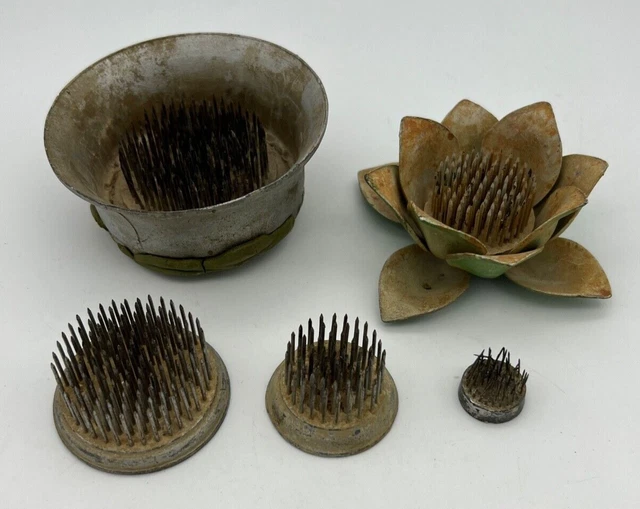 Vintage Lotus Water Lily Flower Frog Metal Pin Green & Cream Petals Chippy Paint Vintage Lotus Water Lily Flower Frog Metal Pin Green & Cream Petals Chippy Paint