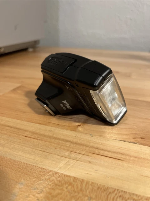 Nikon Speedlight SB-400 Flash