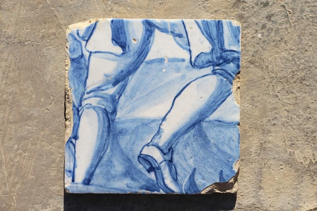 18th Century Blue and White Portuguese Tile depicting a Gentleman Walking 2