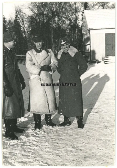 Orig. Foto KB Fotograf Offiziere Arzt 1.(F)/124 am Flugplatz KEMI Finnland 1942