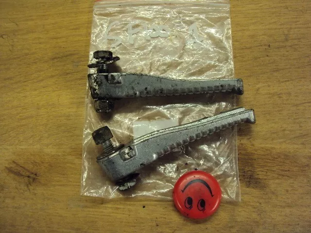 Peugeot Speedfight 1 & 2 Pair Of Rear Pillion Footpegs Foot Pegs 1