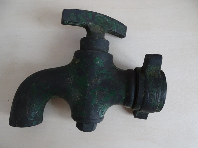Alter französicher Messing Wasserhahn Aussenwasserhahn für einen Brunnen