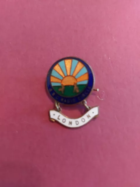 G/Vintage radio Circle, BBC London  enamel pin badge Pin Damaged