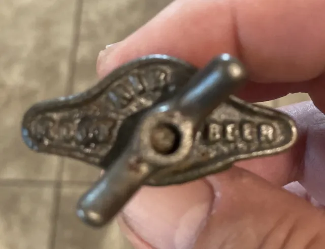CIRCA EARLY 1900s HIRES EXTRACT ROOT BEER SODA BOTTLE CAP STOPPER
