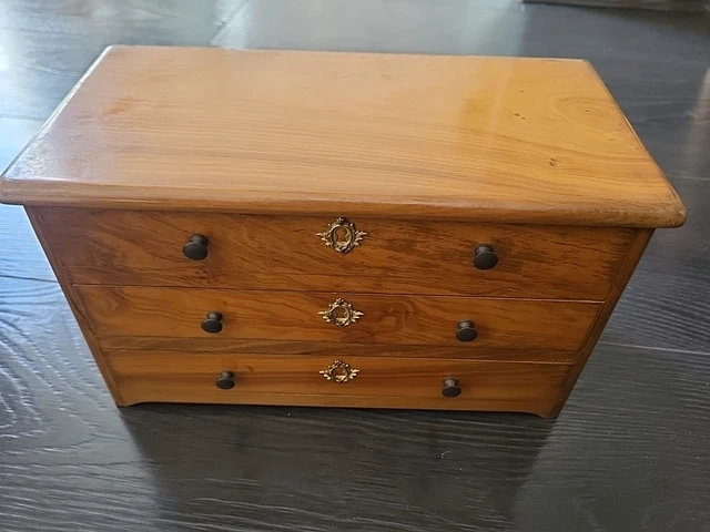 Petite Boîte à Bijoux Vintage En Bois - Forme Commode Ancienne - Occasion