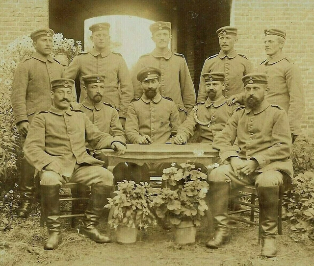 ERSTER WELTKRIEG ECHTFOTO Postkarte Gruppe Deutsche Division Soldaten