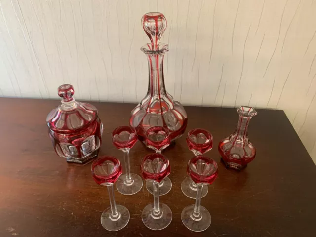 Lot verres et carafes a liqueur en cristal de Saint Louis (prix du lot)