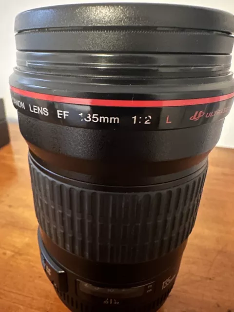 Canon 135mm F/2 L USM EF Mount Lens {72} With Caps & Lens Hood