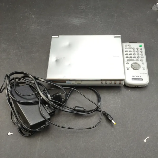 Sony DVP-FX700 Portable DVD Player Complete Tested & Works Remote & Charger Used