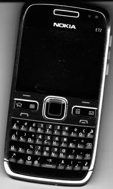Téléphone NOKIA E72 débloqué avec chargeur et manuel