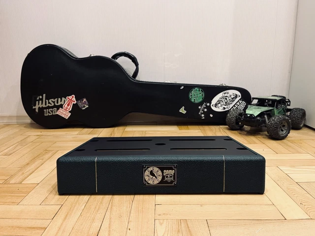 Samp Custom Emerald green Pedal Board