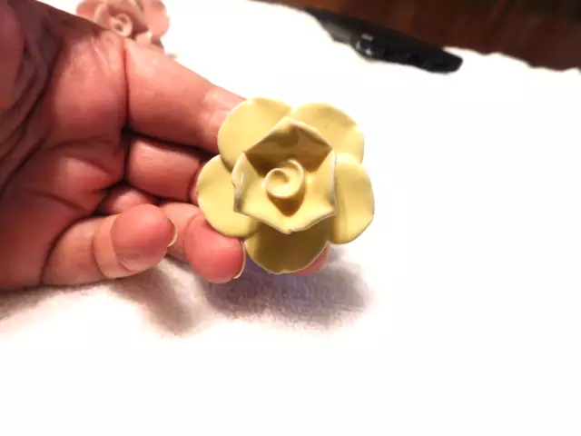 Atlas Housewares Ceramic Knob/Pull, Yellow 2" Dia. New