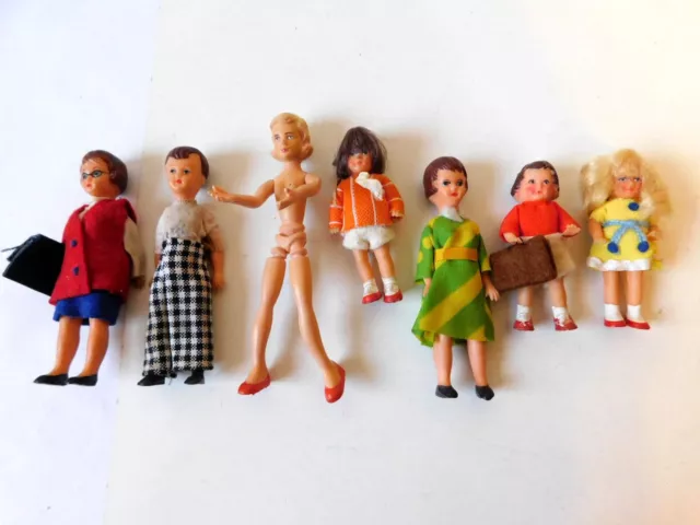 6) A small bundle of 1950s/1960s dolls for the DOLLHOUSE
