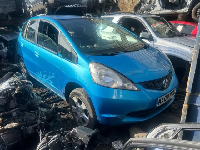 Honda Jazz 1.3 I-Vtec Es I-Shift Mk3 **Breaking**Spare**