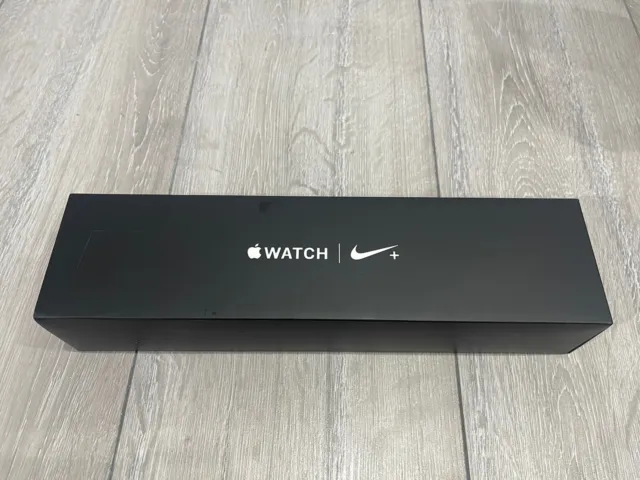 Apple Watch Series 4 Space Grey Aluminium Case + Anthracite Nike Sport Band 40m