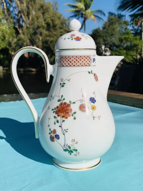 Noritake coffee pot with lid