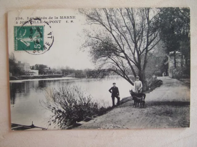 CPA (94) LES BORDS DE LA MARNE in JOINVILLE LE PONT. ANIMEE, GARCONS, CHIENS