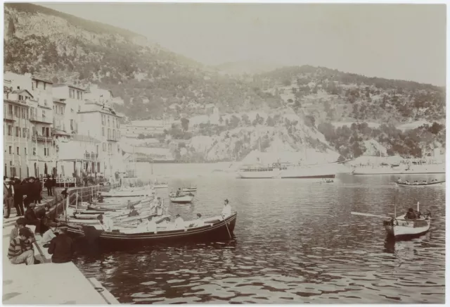 Bateaux et marins dans le port de Villefranche-sur-Mer (Alpes-Maritimes). 1903.