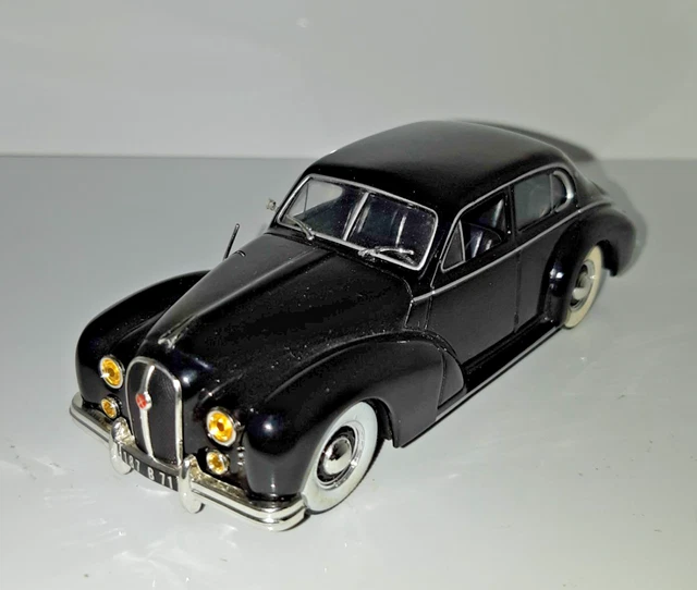 Lot De 18 Miniatures Peugeot 1/43 – Ixo, Solido, Norev – Boîtes Incluses