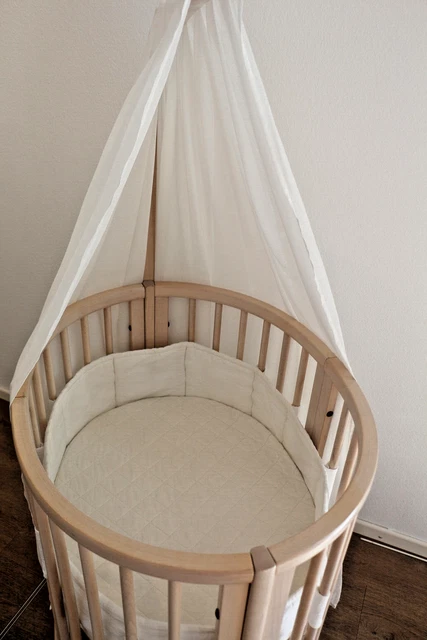 Stokke Sleepi Baby- und Kinderbett natur weiss lackiert mit viel Zubehör top