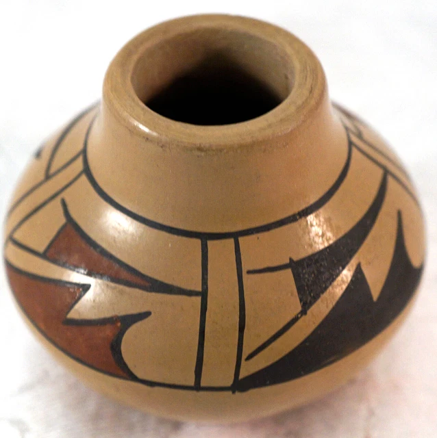 Vintage Miniature Mata Ortiz Tan & Geometric Pot RPL Reynaldo Pechegon Lujan